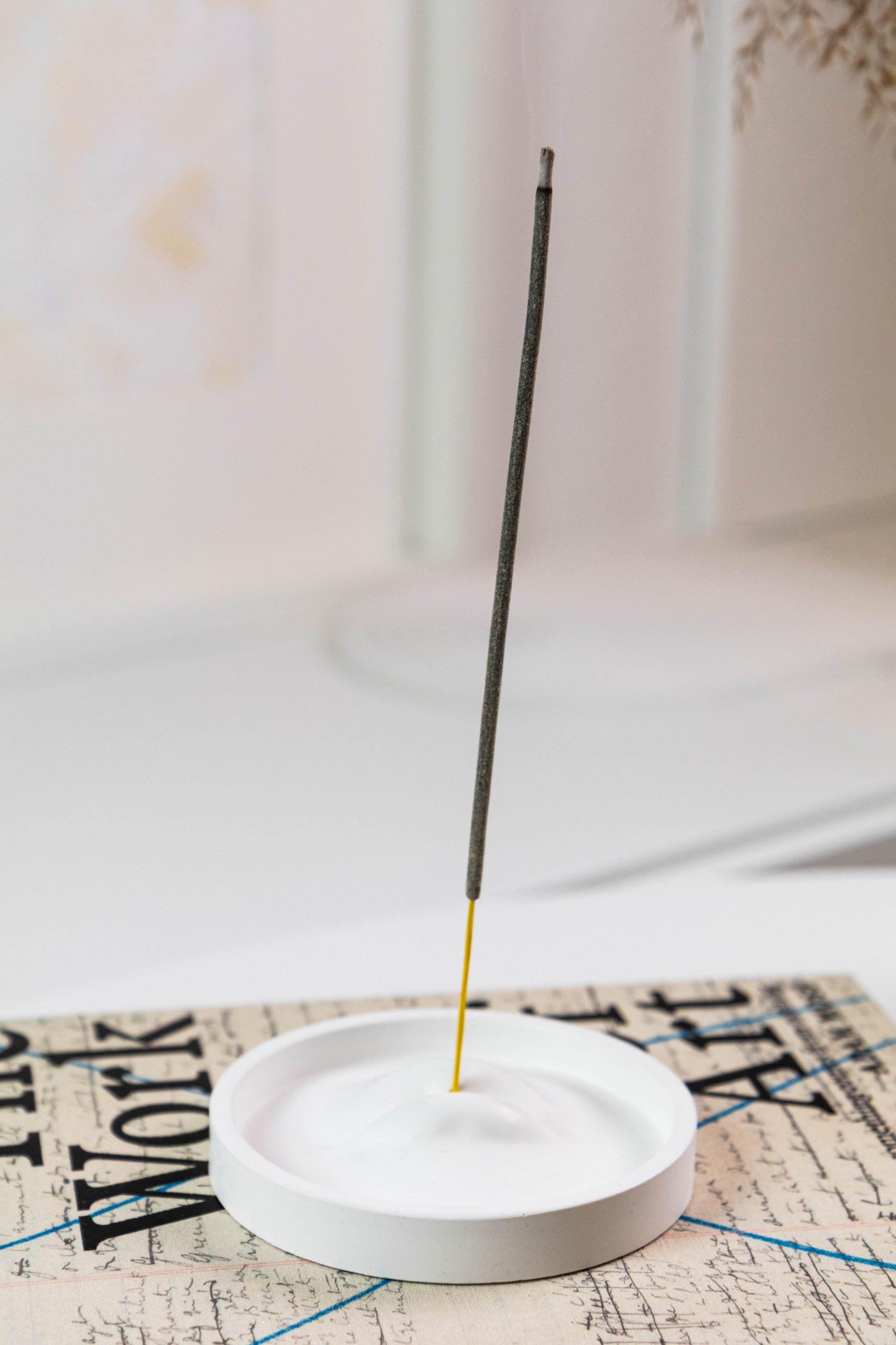 Round Incense Holder Lips - Image 2